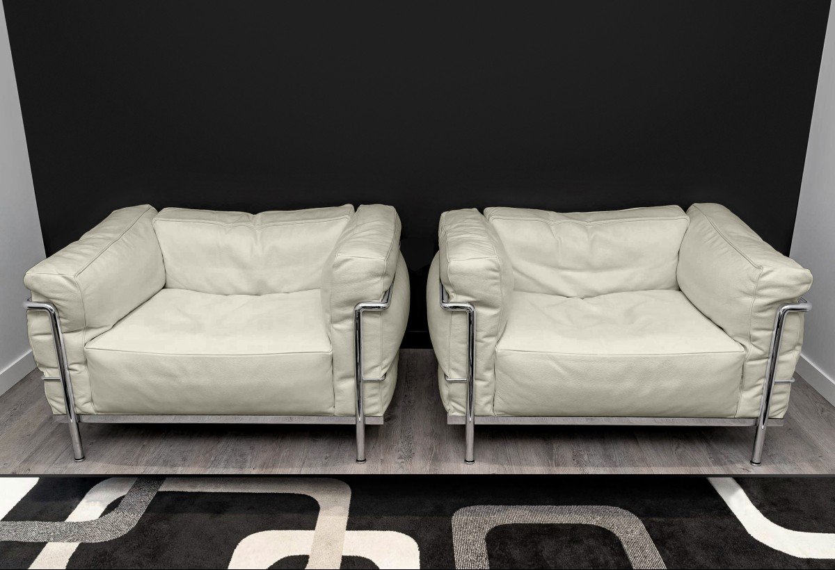 Le Corbusier & Cassina - Paire De Fauteuils Lc3 Plumes Cuir Craie