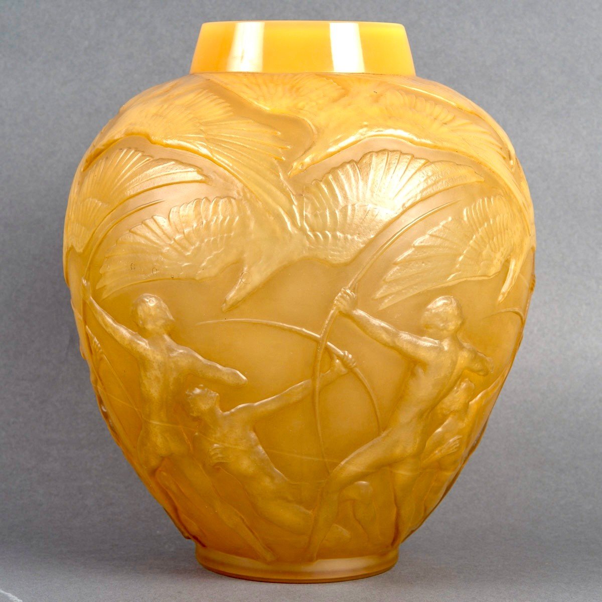 1921 René Lalique - Vase Archers Butterscotch Glass With Sepia Patina-photo-3