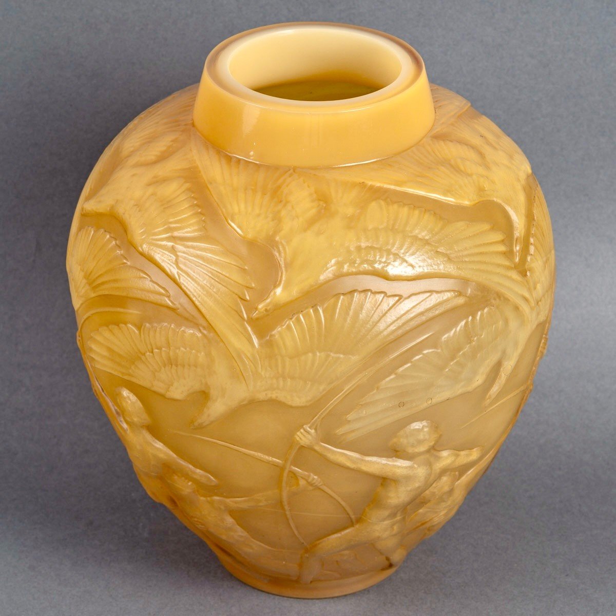 1921 René Lalique - Vase Archers Butterscotch Glass With Sepia Patina-photo-4