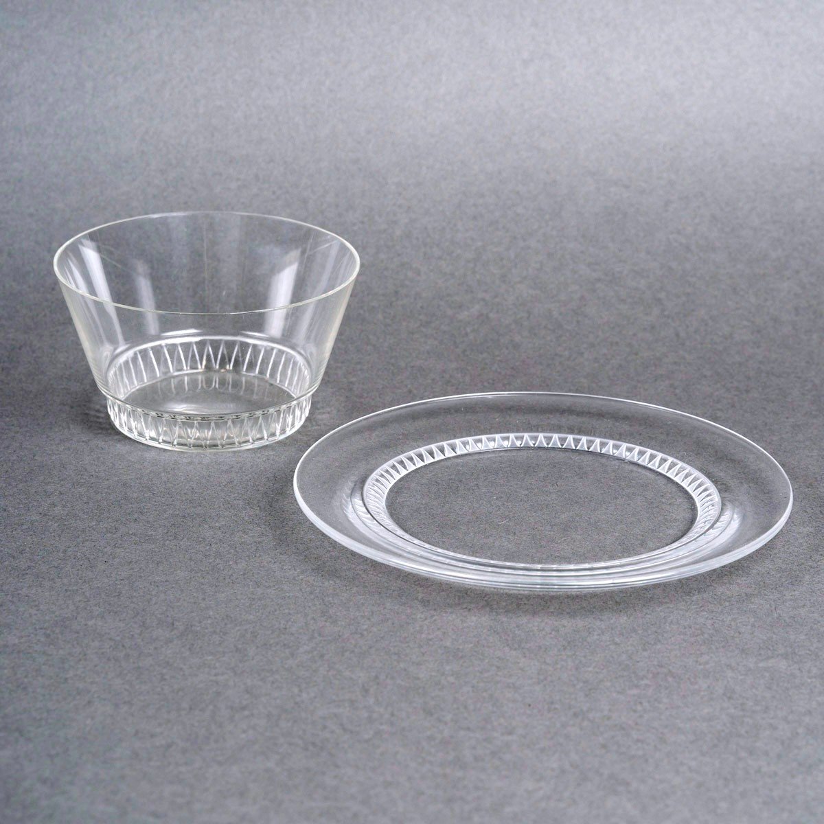 1933 René Lalique - Service Art Déco Bourgueil Verre Blanc - 8 Bols + 8 Assiettes-photo-3