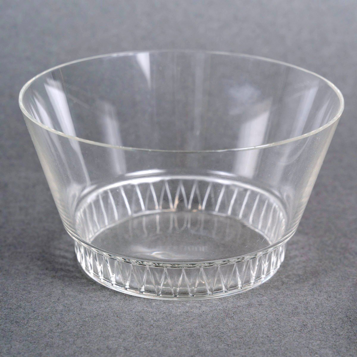 1933 René Lalique - Service Art Déco Bourgueil Verre Blanc - 8 Bols + 8 Assiettes-photo-1