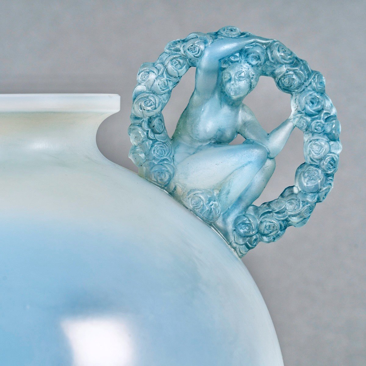 1926 René Lalique - Vase Ronsard Cased Opalescent Glass With Blue Patina-photo-1
