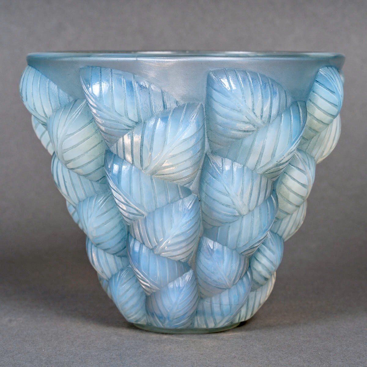 1927 René Lalique - Vase Moissac Verre Opalescent Patiné Bleu