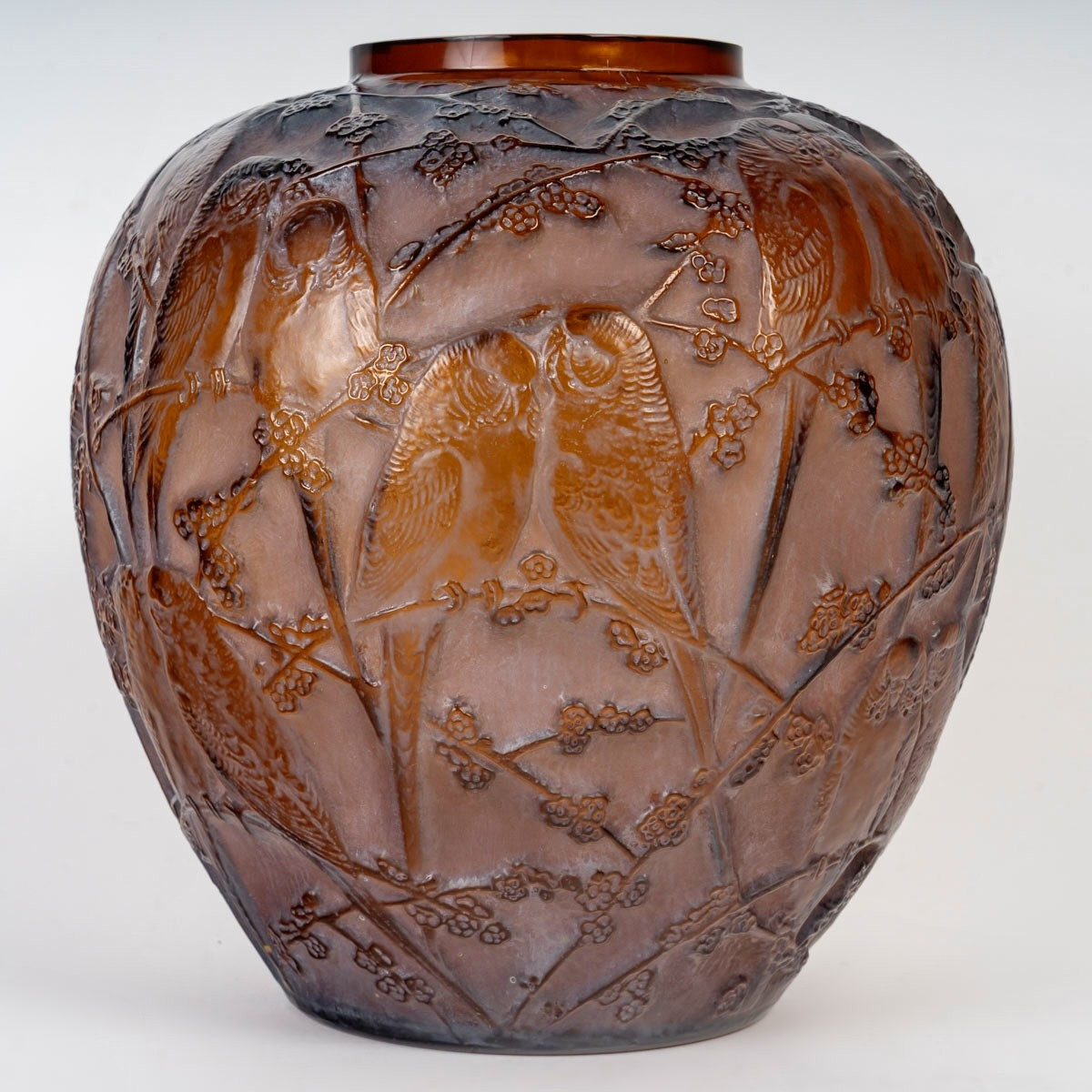 1919 René Lalique - Vase Perruches Verre Ambre Patiné Blanc