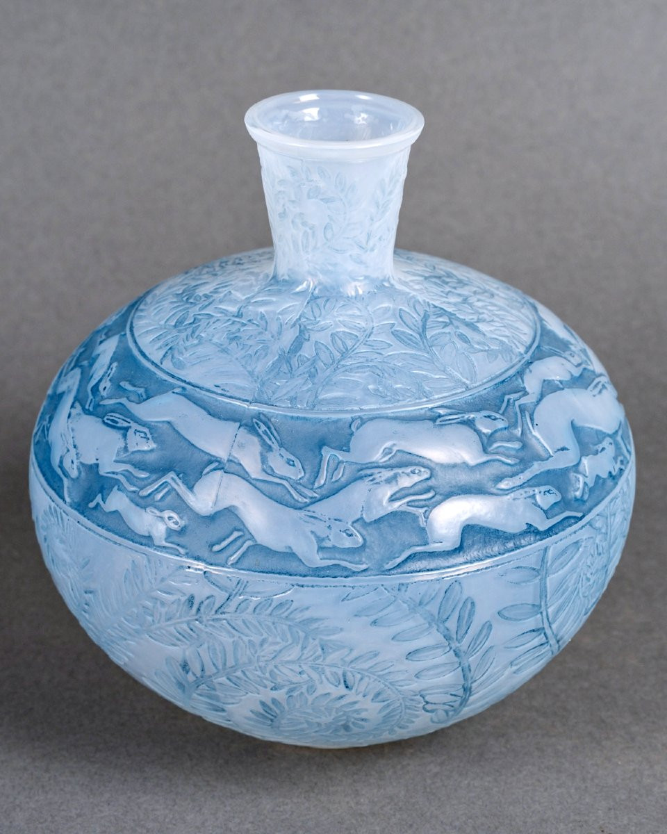 1923 René Lalique - Vase Lièvres Verre Opalescent Patiné Bleu-photo-1