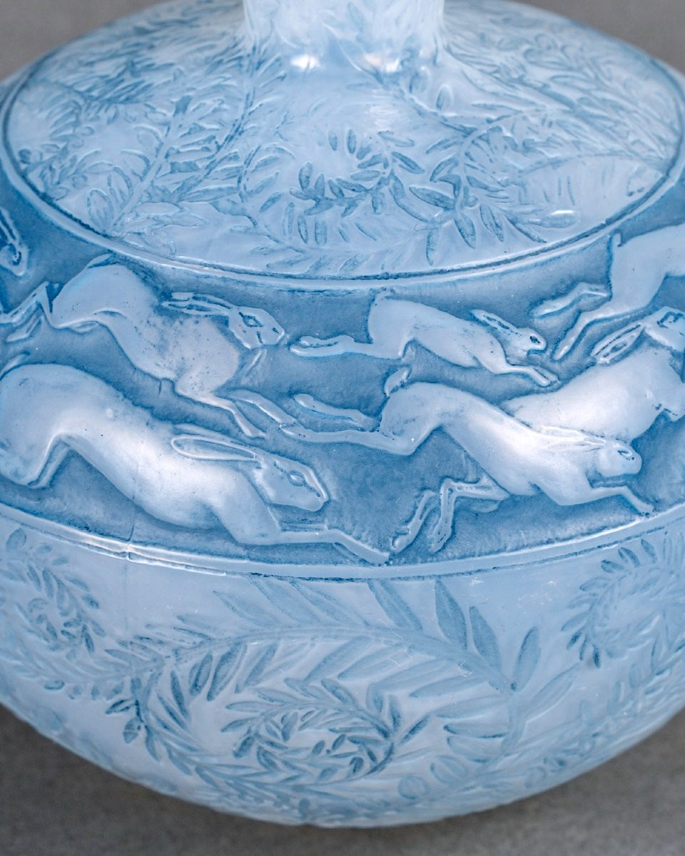 1923 René Lalique - Vase Lièvres Verre Opalescent Patiné Bleu-photo-2