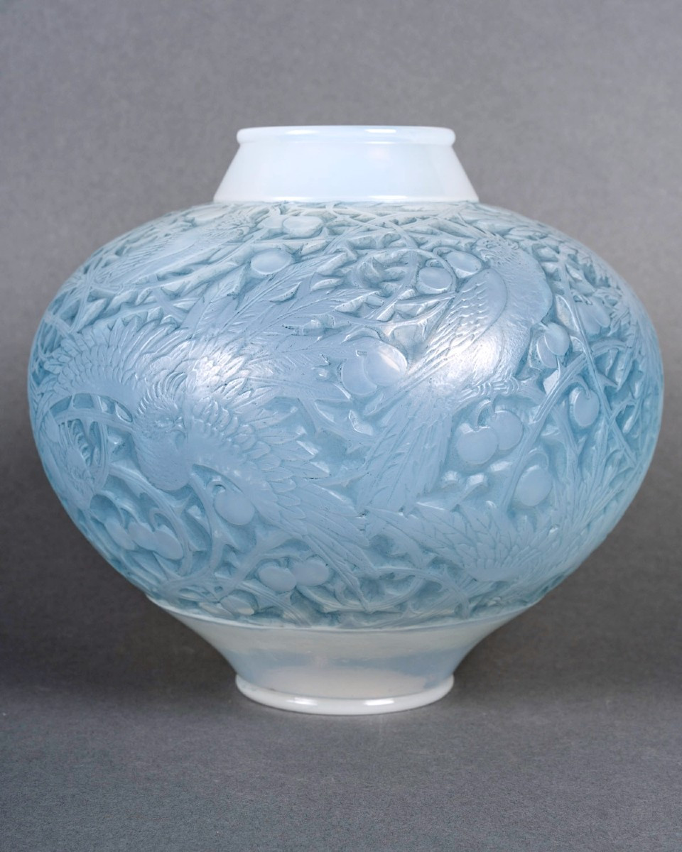 1924 René Lalique - Vase Aras Verre Opalescent Patiné Bleu