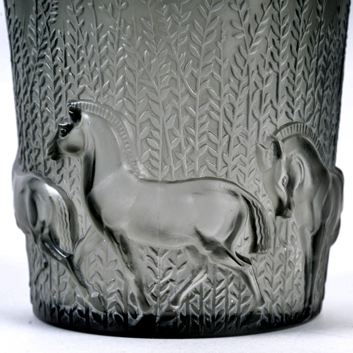 1930 René Lalique - Vase Chevaux Verre Gris Patiné Blanc -photo-4