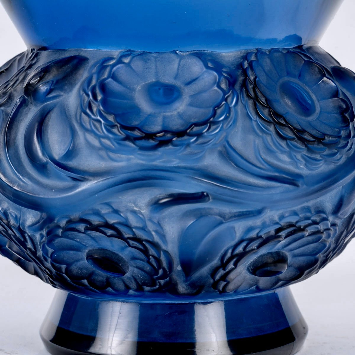 1930 René Lalique - Vase Soucis Navy Blue Glass With White Patina-photo-3
