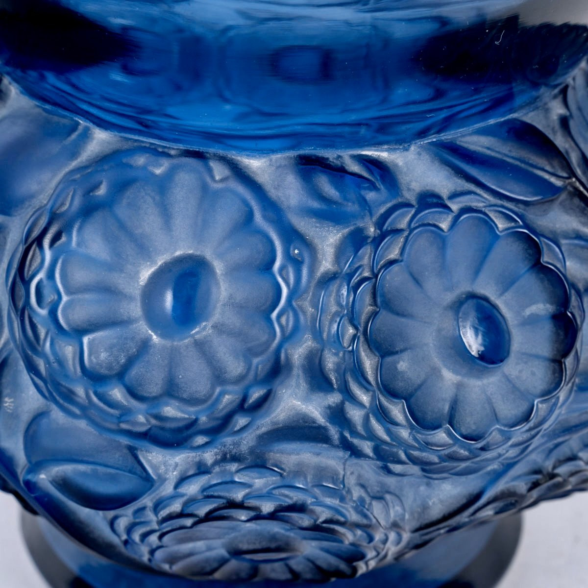 1930 René Lalique - Vase Soucis Navy Blue Glass With White Patina-photo-4