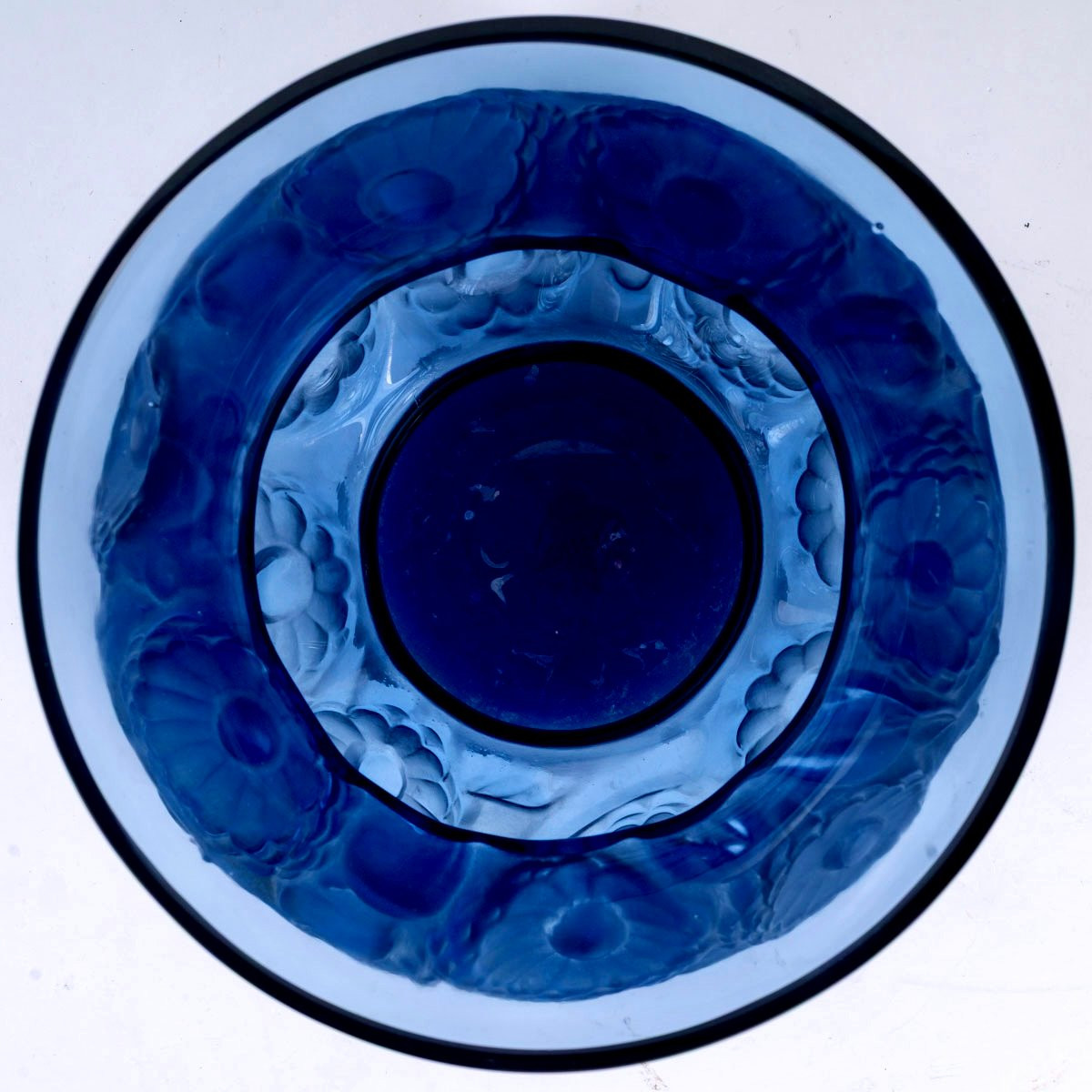 1930 René Lalique - Vase Soucis Navy Blue Glass With White Patina-photo-1