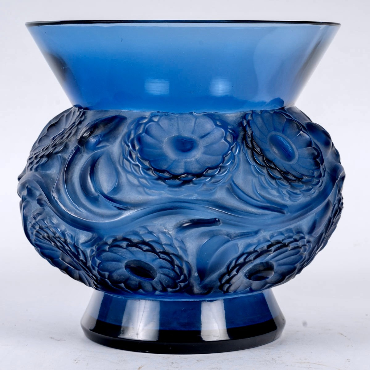1930 René Lalique - Vase Soucis Navy Blue Glass With White Patina