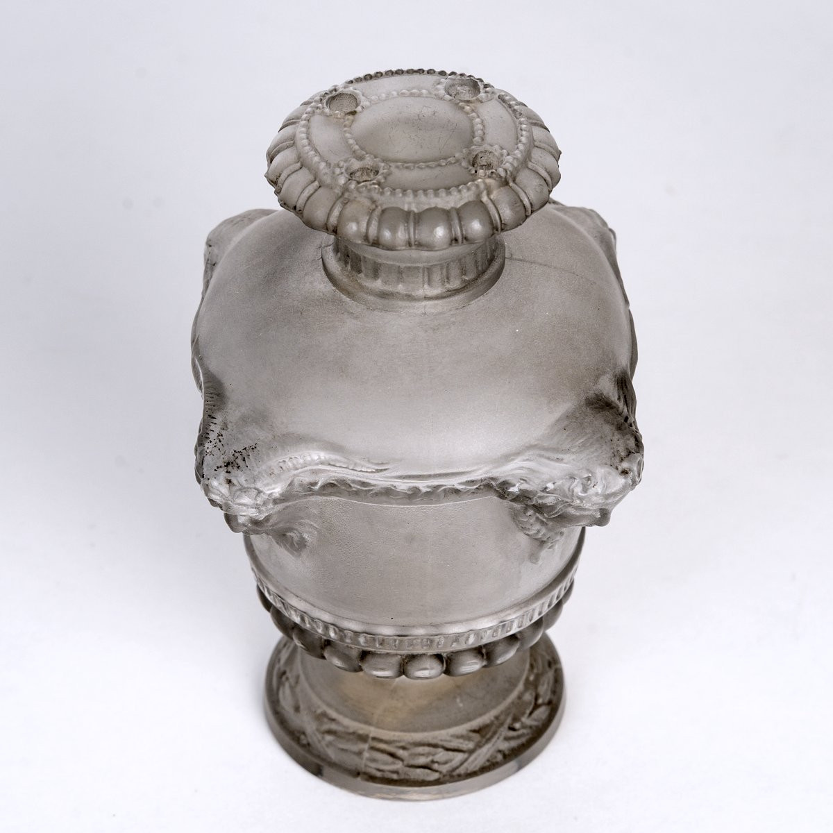 1925 René Lalique - Flacon Bouquet de Faunes Verre Blanc Patiné Gris pour Guerlain-photo-3
