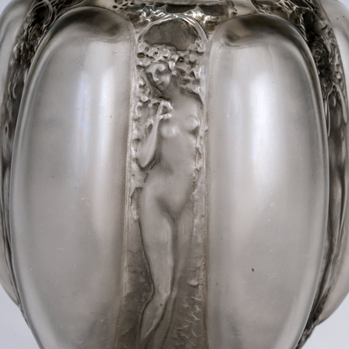 1912 René Lalique - Vase Six Figurines Et Masques Glass With Grey Patina-photo-2