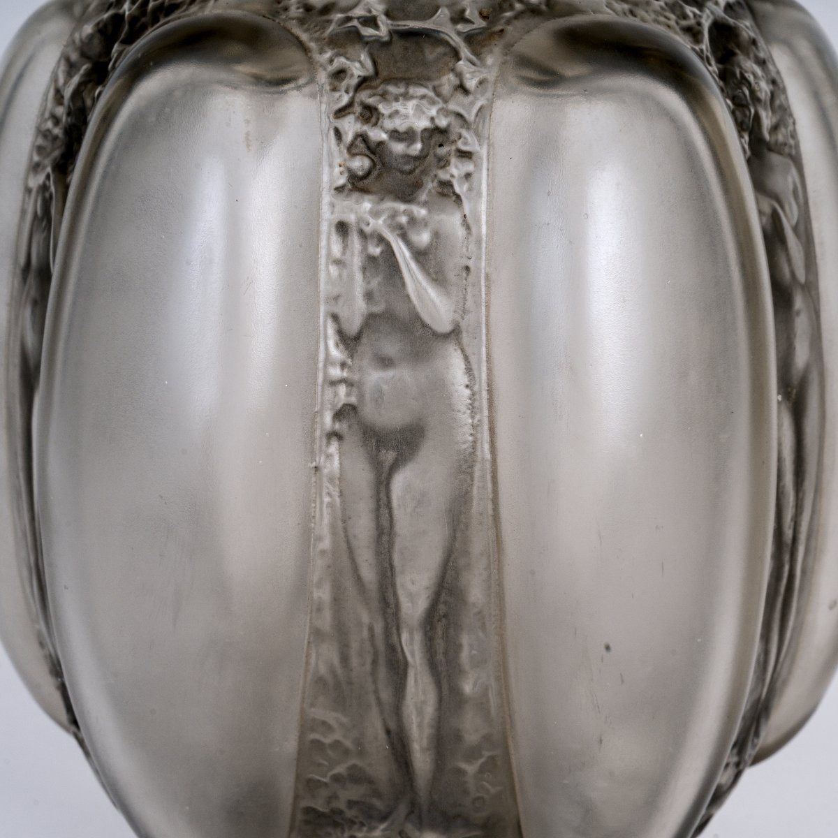 1912 René Lalique - Vase Six Figurines Et Masques Glass With Grey Patina-photo-4