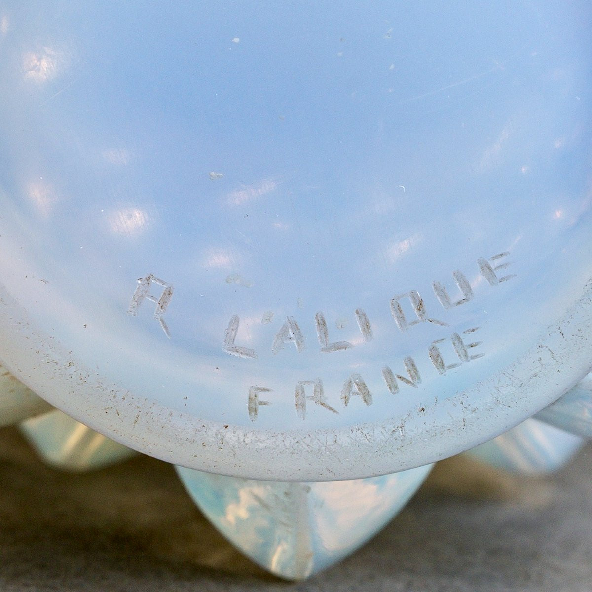 1927 René Lalique - Vase Rampillon Verre Opalescent Patiné Gris-photo-3