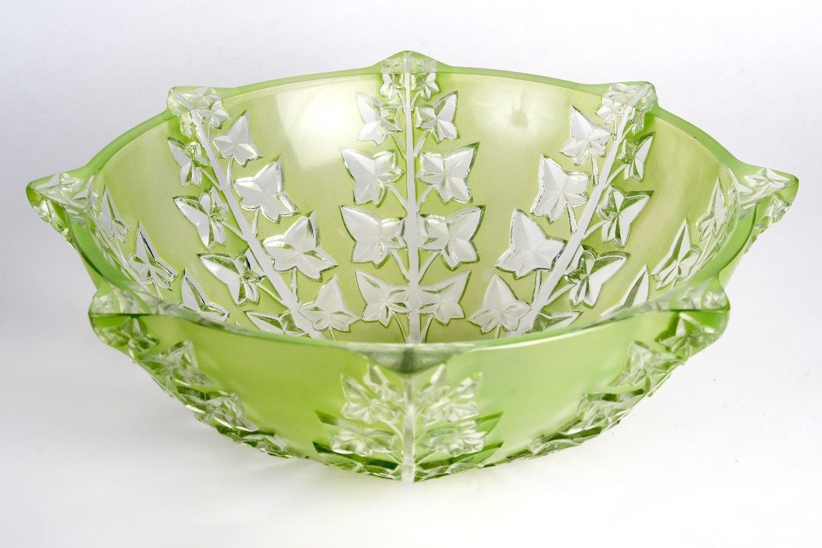 1927 René Lalique - Bowl Lierre Ivy Glass With Green Patina