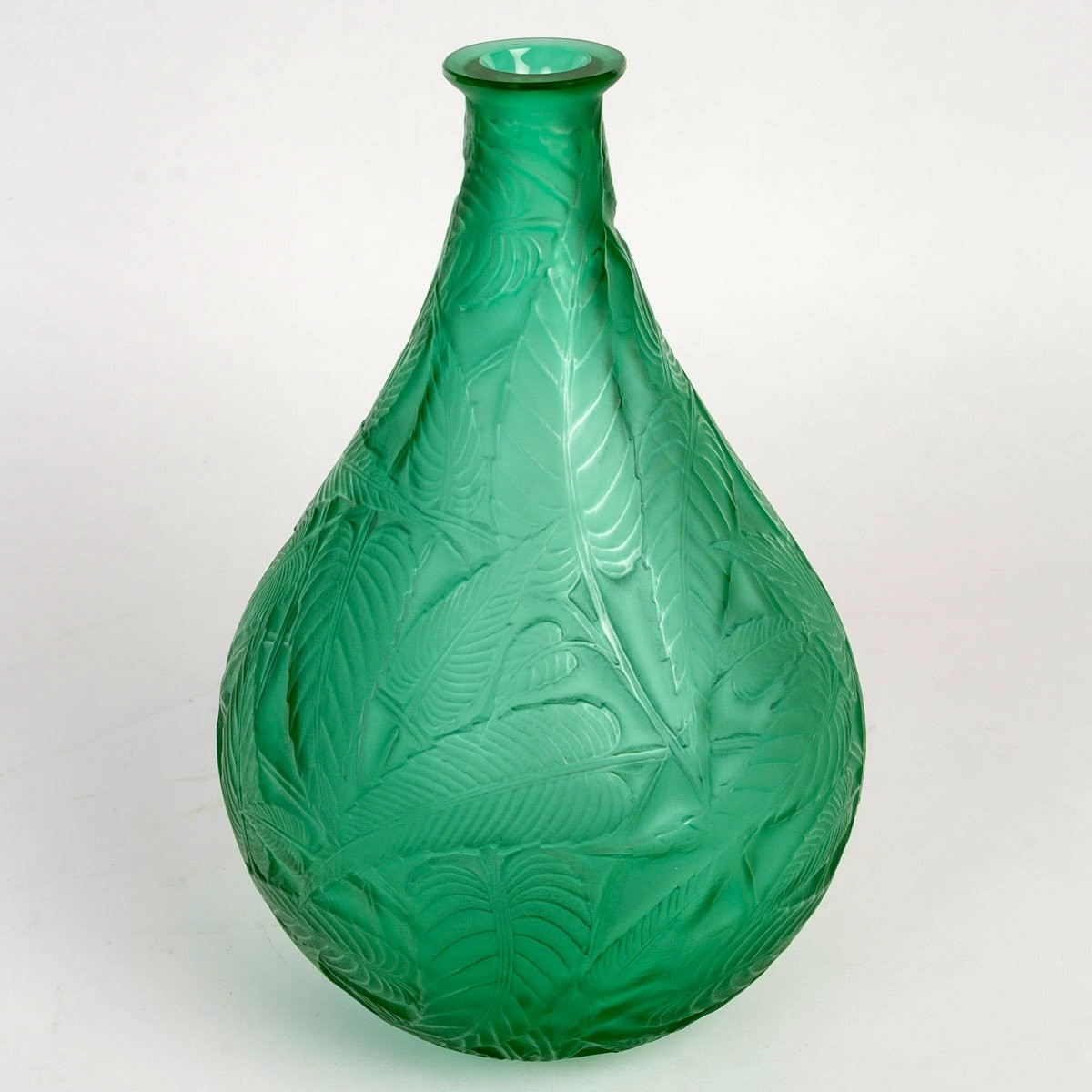 1923 René Lalique - Vase Sauges Emerald Green Glass-photo-2