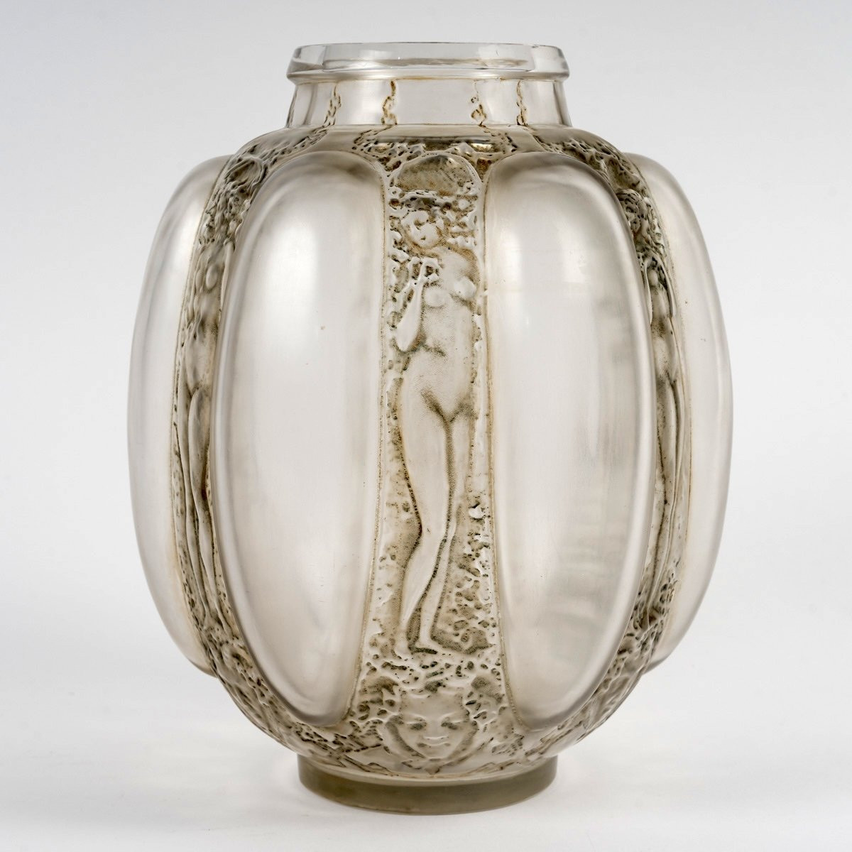 1912 René Lalique - Vase Six Figurines et Masques Verre Blanc Patiné Gris Vert-photo-3