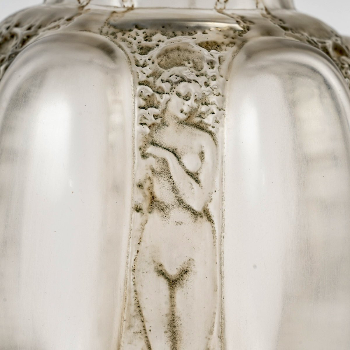 1912 René Lalique - Vase Six Figurines et Masques Verre Blanc Patiné Gris Vert-photo-4