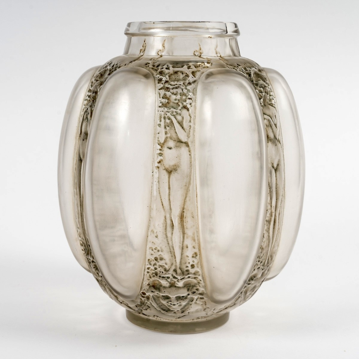 1912 René Lalique - Vase Six Figurines et Masques Verre Blanc Patiné Gris Vert