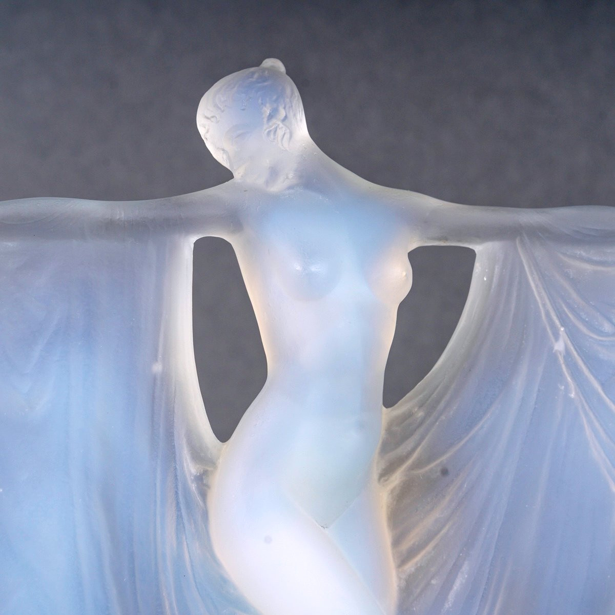 1925 René Lalique - Statuette Suzanne Opalescent Glass-photo-4