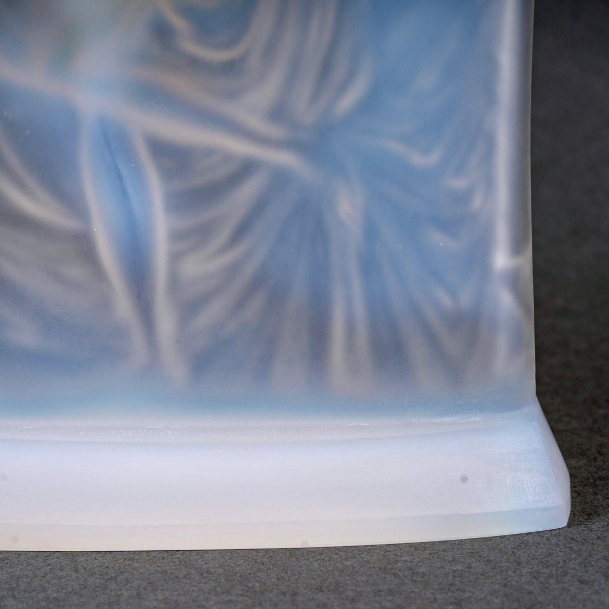 1925 René Lalique - Statuette Suzanne Opalescent Glass-photo-3