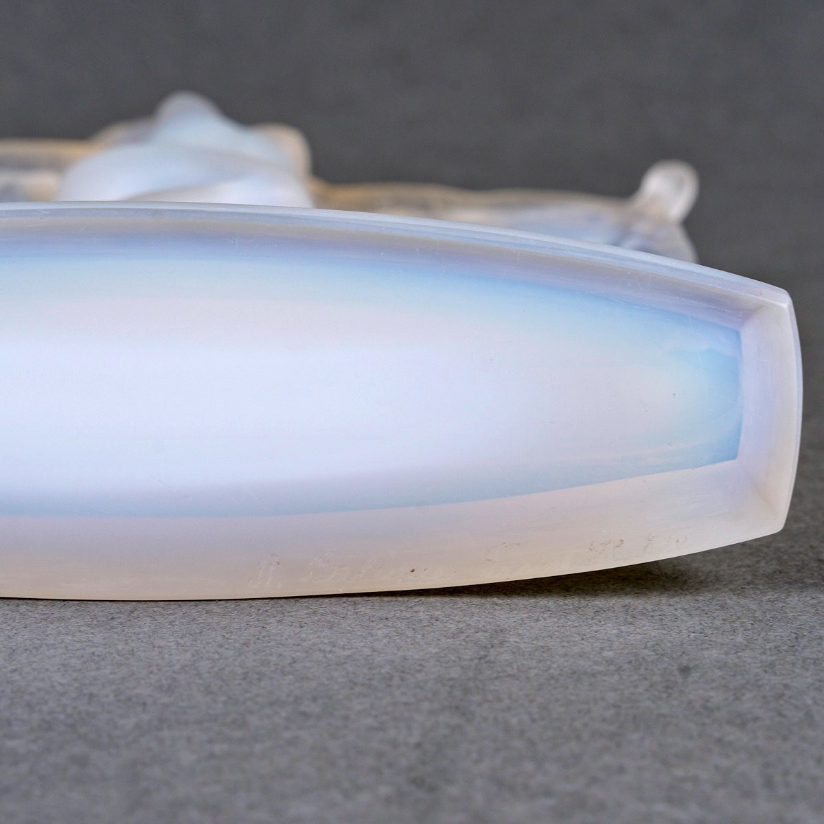 1925 René Lalique - Statuette Suzanne Opalescent Glass-photo-4