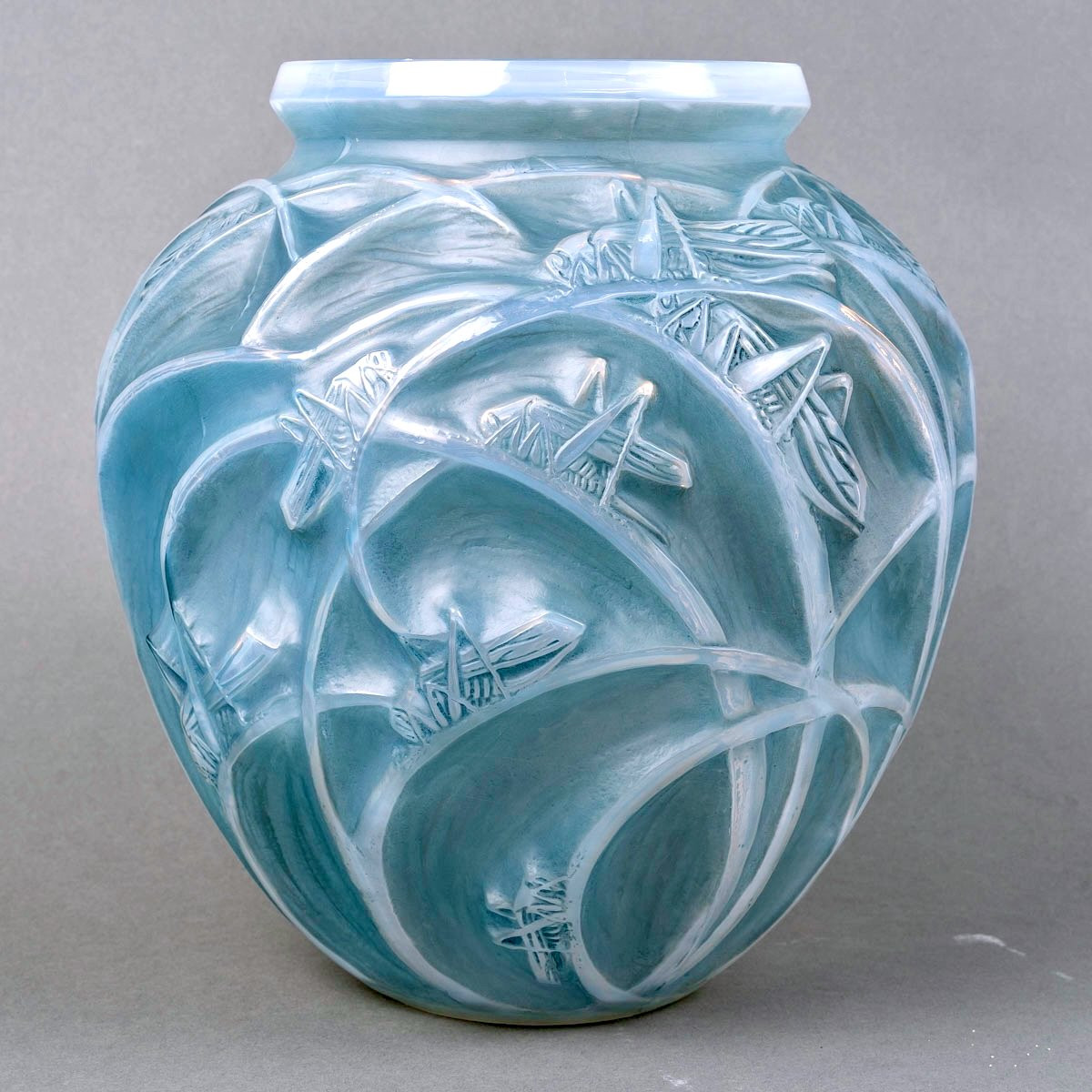 1912 René Lalique - Vase Sauterelles Grasshoppers Cased Opalescent Glass With Blue Patina-photo-2
