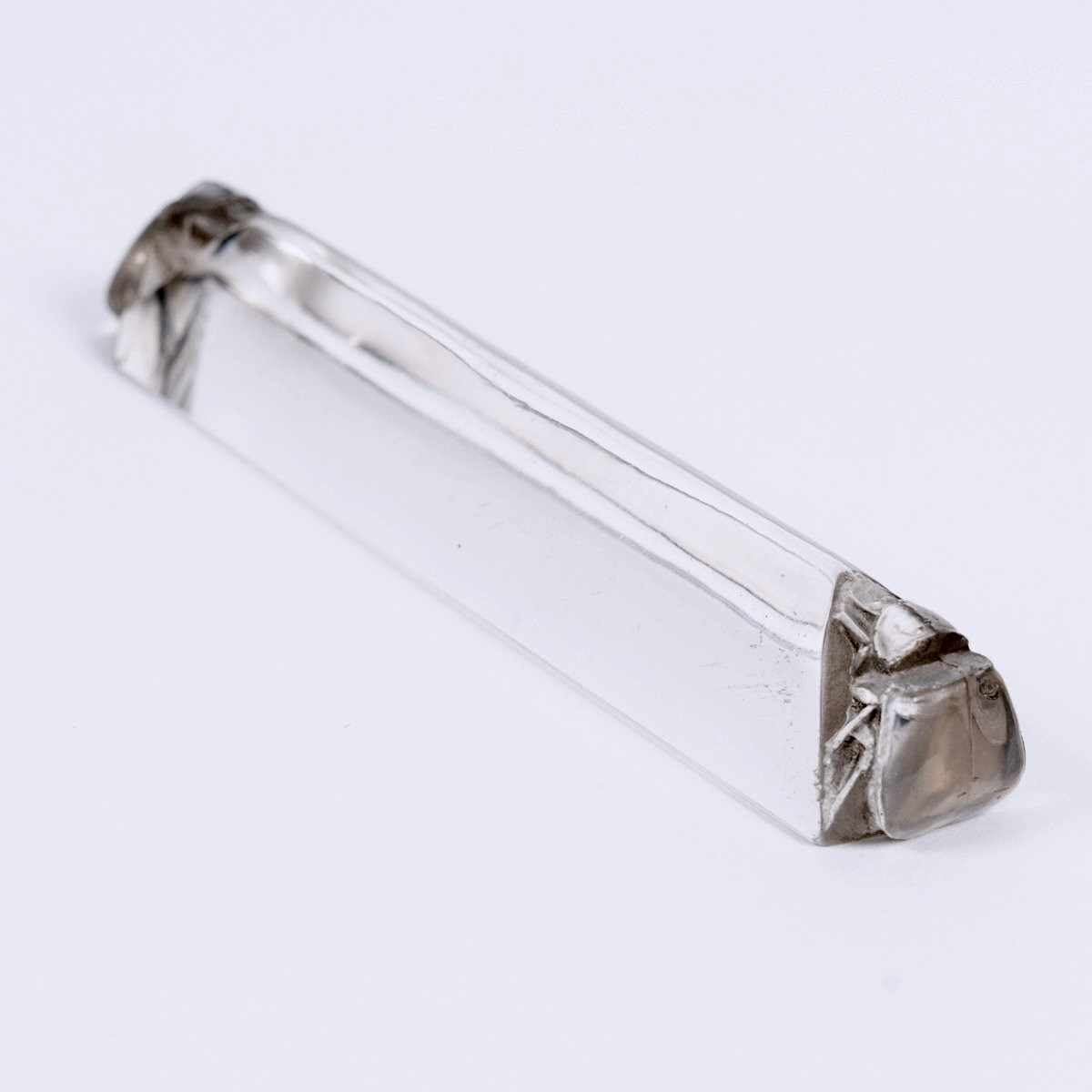 1924 René Lalique - Suite de Six Porte-Couteaux Scarabées Verre Blanc Patiné Gris-photo-1