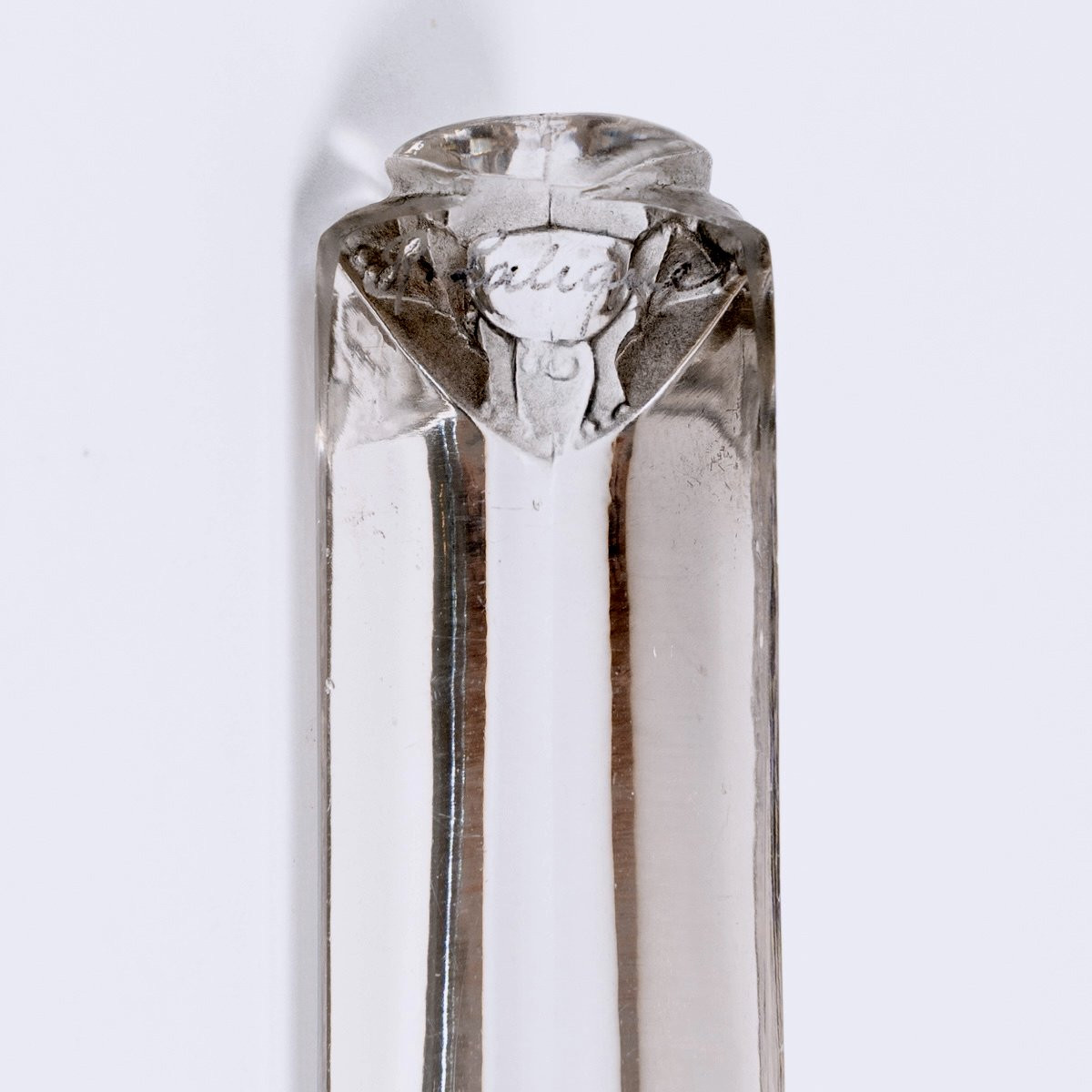 1924 René Lalique - Suite de Six Porte-Couteaux Scarabées Verre Blanc Patiné Gris-photo-2