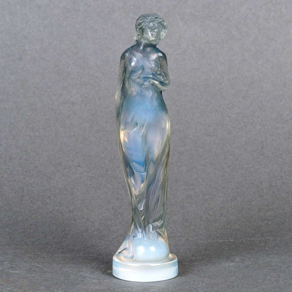 1912 René Lalique - Statuette Moyenne Voilée Verre Opalescent Patiné Bleu
