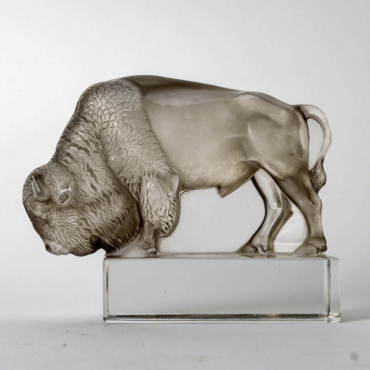 1931 René Lalique - Presse Papiers Bison Verre Blanc Patiné Gris-photo-2