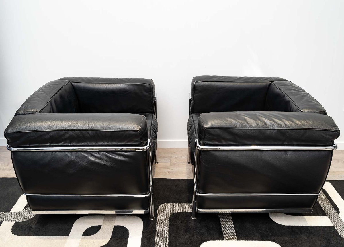 Le Corbusier, Perriand, Jeanneret - Cassina - Pair Of Lc2 Black Leather Armchairs-photo-2