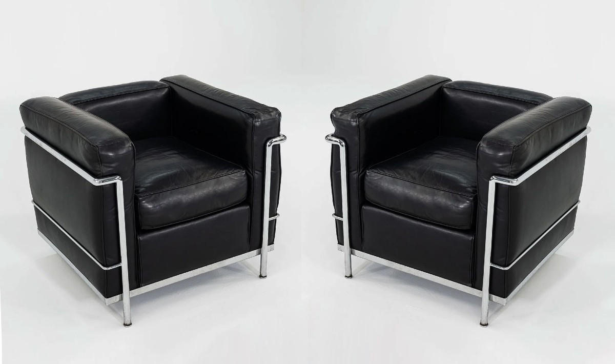 Le Corbusier, Perriand, Jeanneret - Cassina - Pair Of Lc2 Black Leather Armchairs