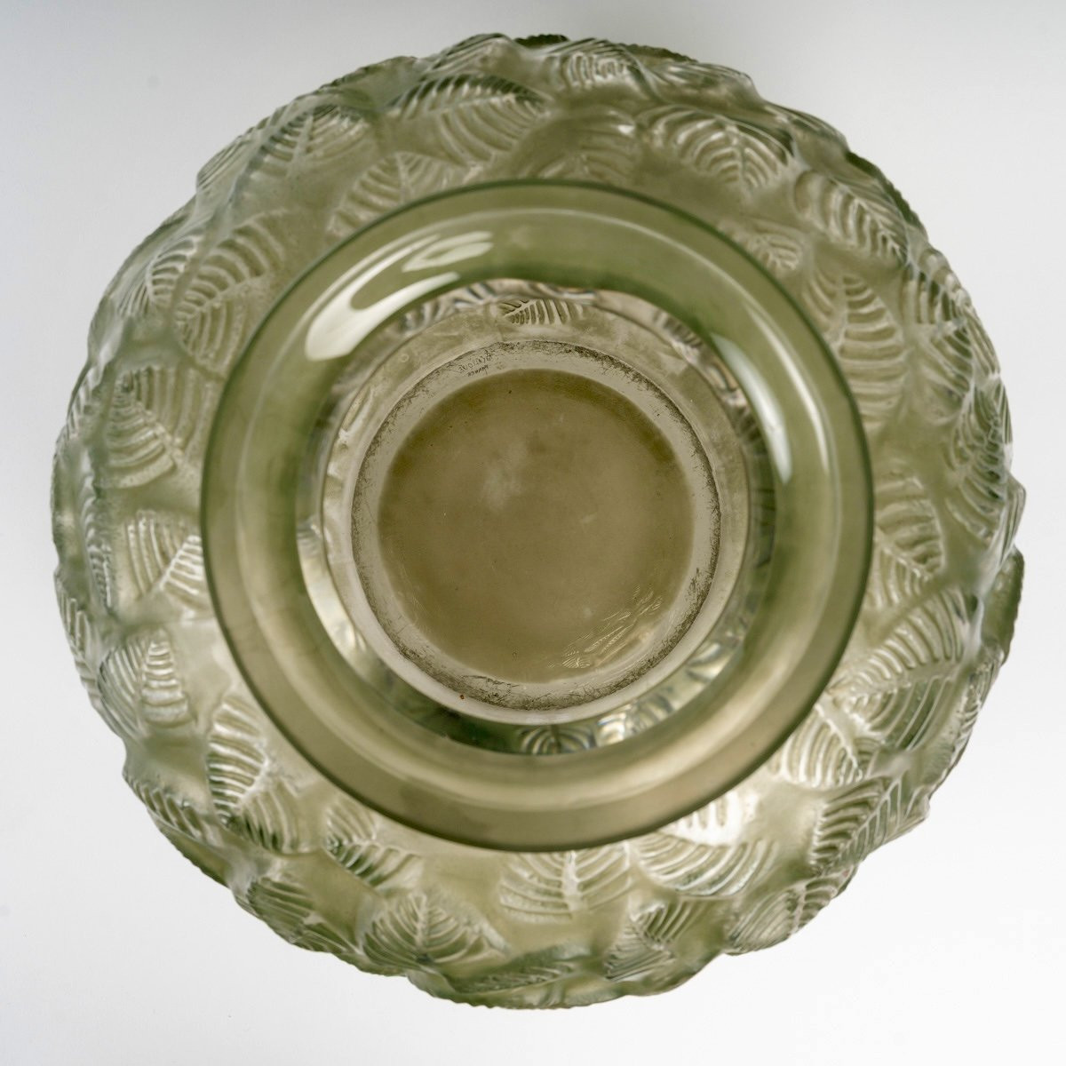 1926 René Lalique - Vase Charmille Verre Blanc Patiné Vert-photo-4