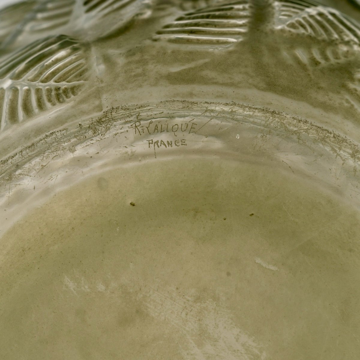 1926 René Lalique - Vase Charmille Verre Blanc Patiné Vert-photo-2