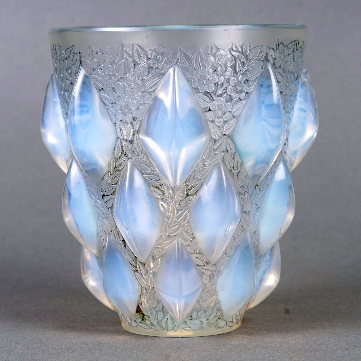 1927 René Lalique - Vase Rampillon Verre Opalescent Patiné Bleu-photo-2