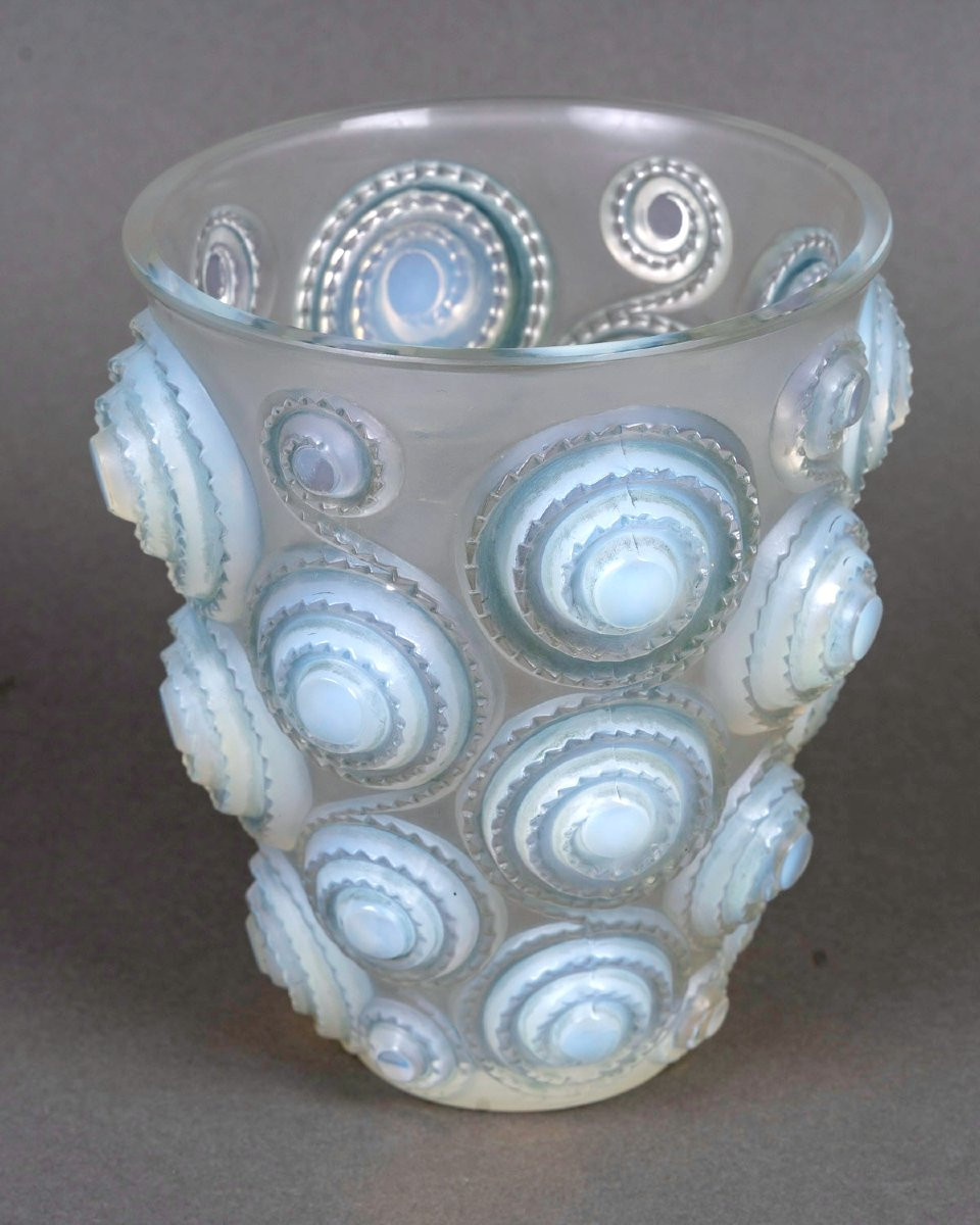 1930 René Lalique - Vase Spirales Opalescent Glass With Blue Patina-photo-2