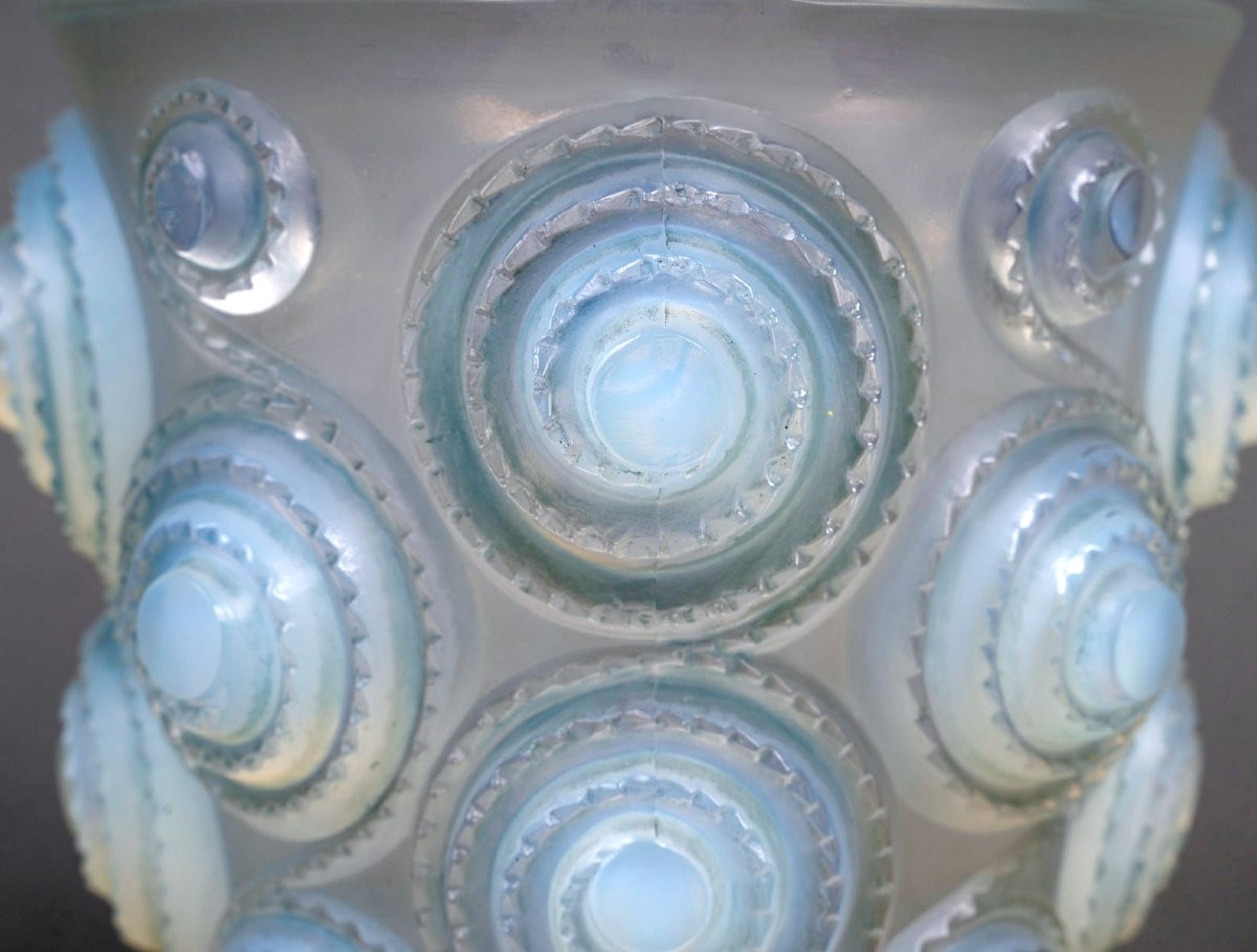 1930 René Lalique - Vase Spirales Opalescent Glass With Blue Patina-photo-4