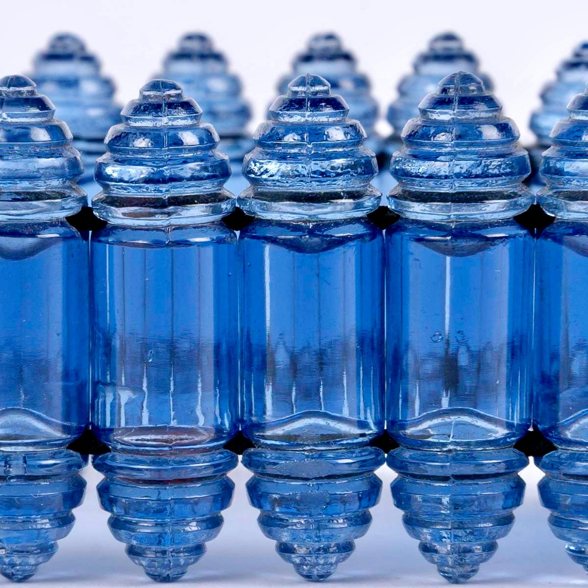 1928 René Lalique - Bracelet Renaissance Navy Blue Glass-photo-3