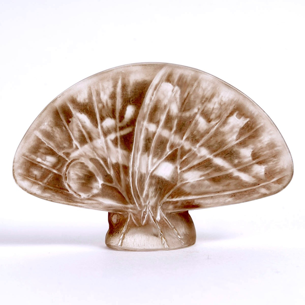 1919 René Lalique - Cachet Papillons Ailes Ouvertes Verre Blanc Patiné Sépia