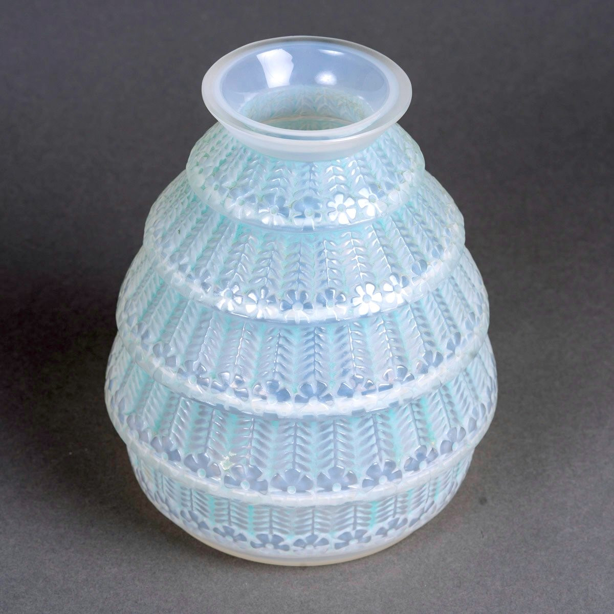 1929 René Lalique - Vase Ferrières Verre Opalescent Patiné Vert-photo-3