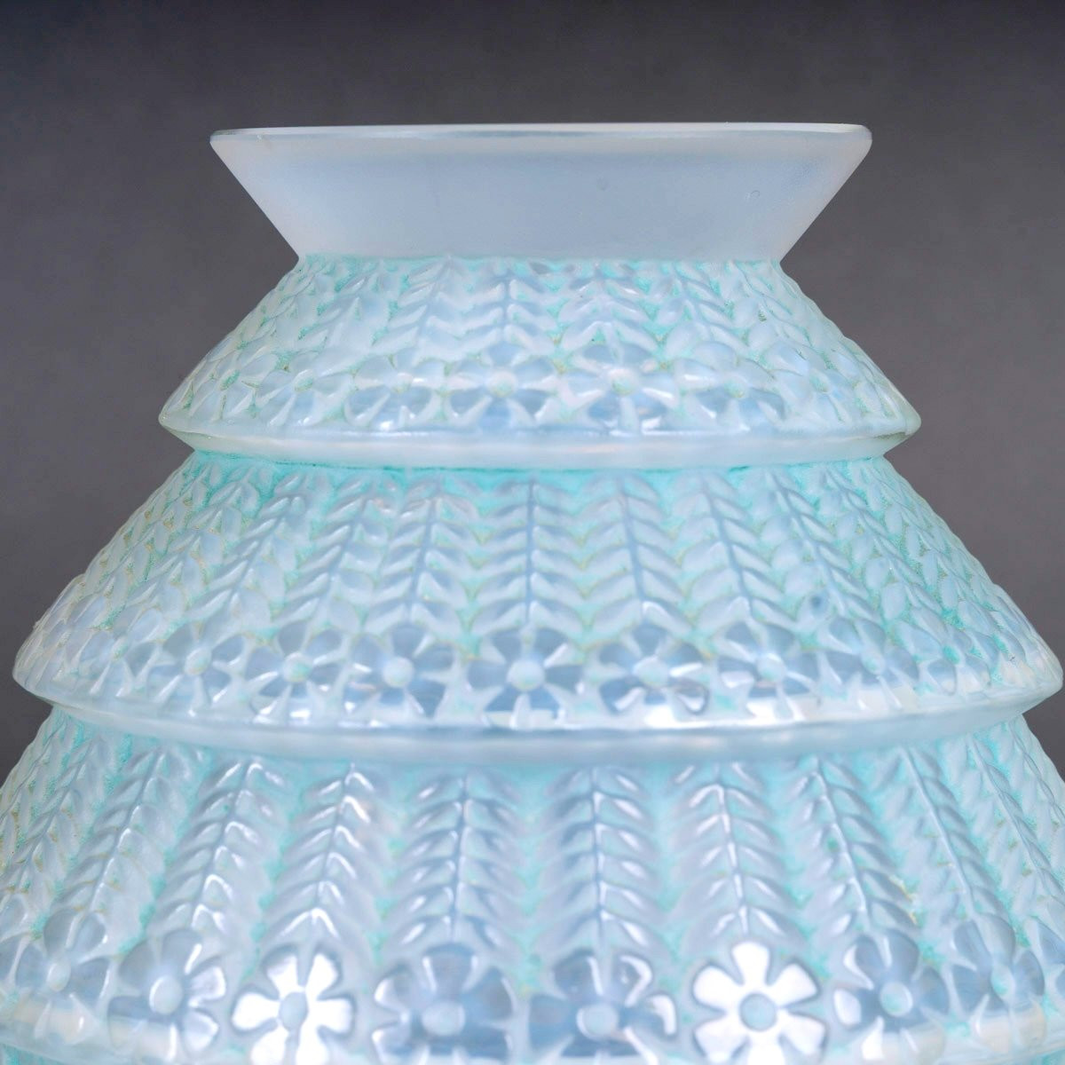 1929 René Lalique - Vase Ferrières Verre Opalescent Patiné Vert-photo-4