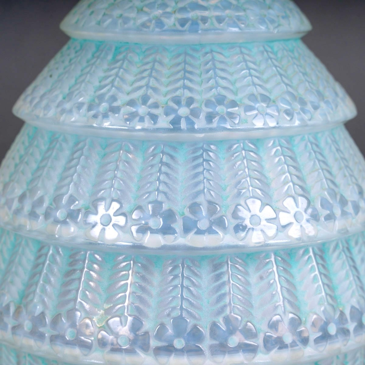1929 René Lalique - Vase Ferrières Verre Opalescent Patiné Vert-photo-1
