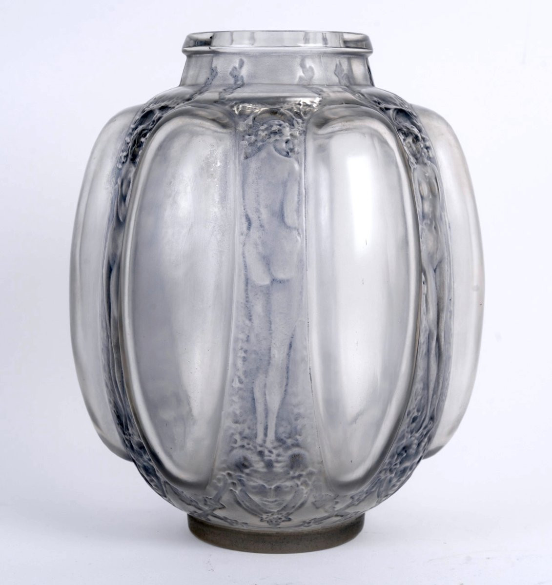 1912 René Lalique - Vase Six Figurines et Masques Verre Blanc Patiné Bleu-photo-2