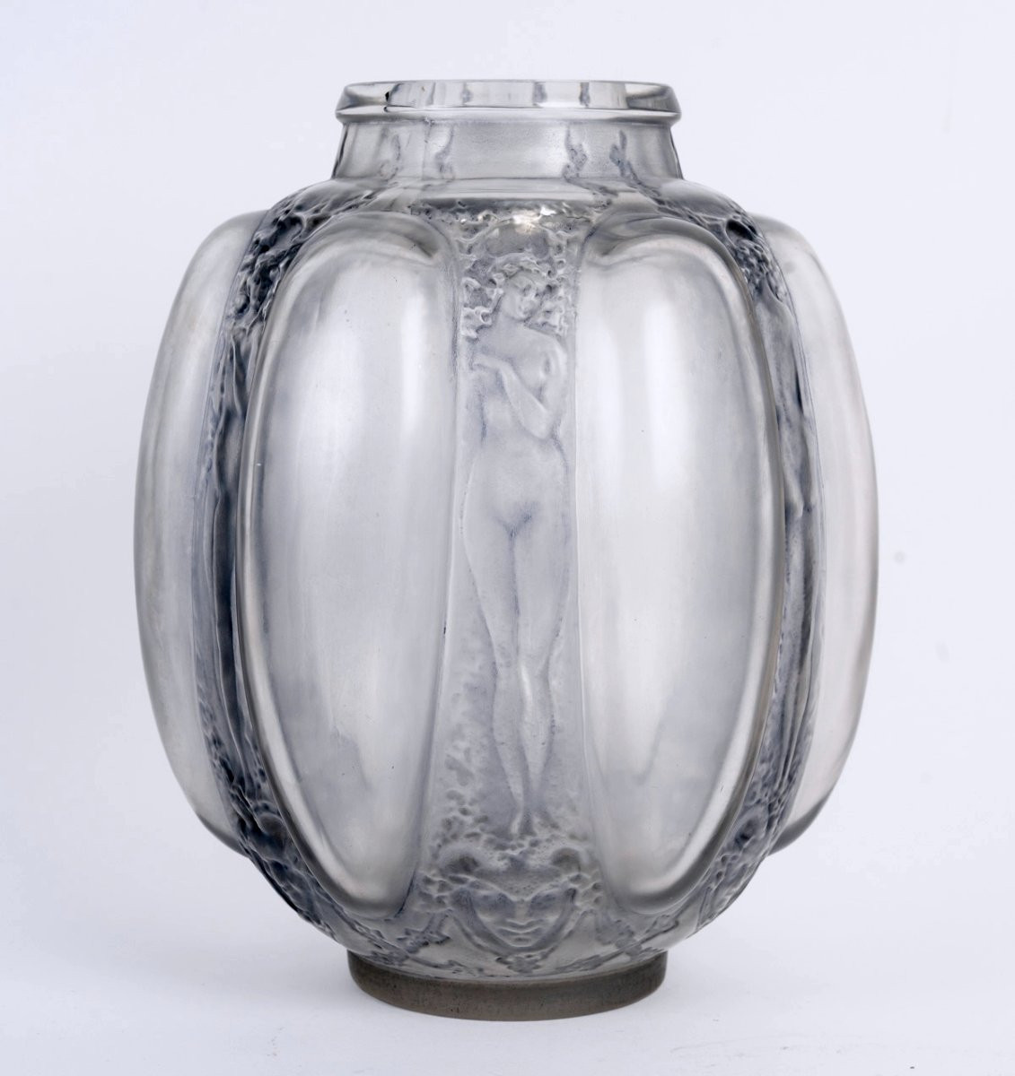 1912 René Lalique - Vase Six Figurines et Masques Verre Blanc Patiné Bleu-photo-3