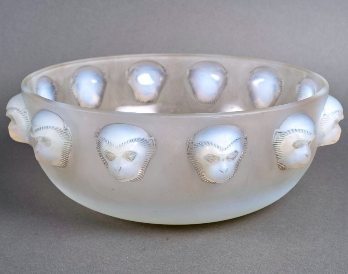 1928 René Lalique - Coupe Madagascar Singes Verre Opalescent Patiné Gris-photo-2