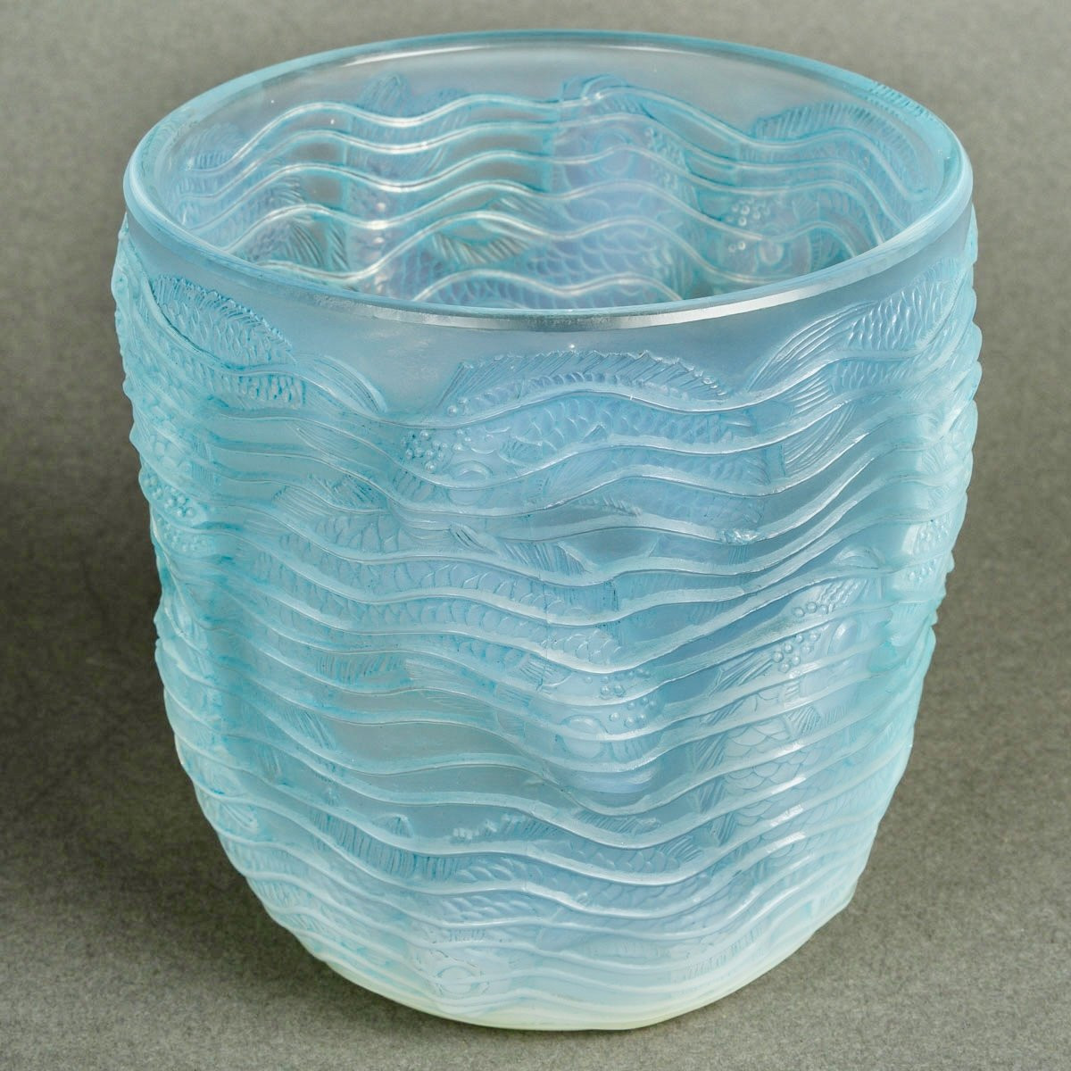 1932 René Lalique - Vase Dauphins Verre Opalescent Patiné Bleu-photo-2