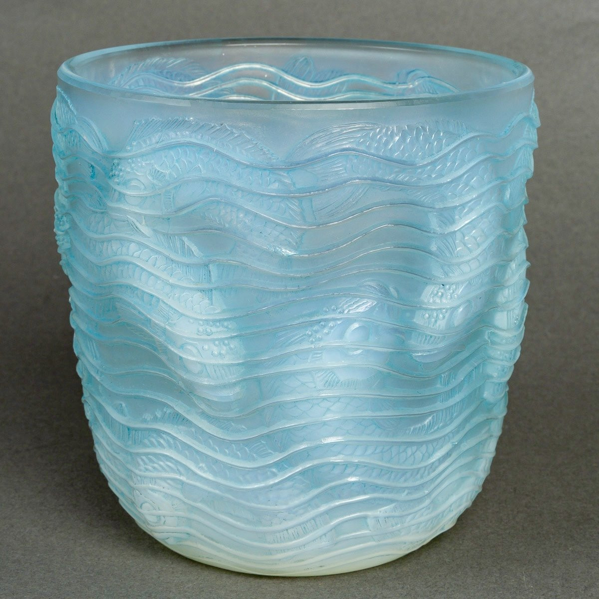 1932 René Lalique - Vase Dauphins Verre Opalescent Patiné Bleu-photo-4